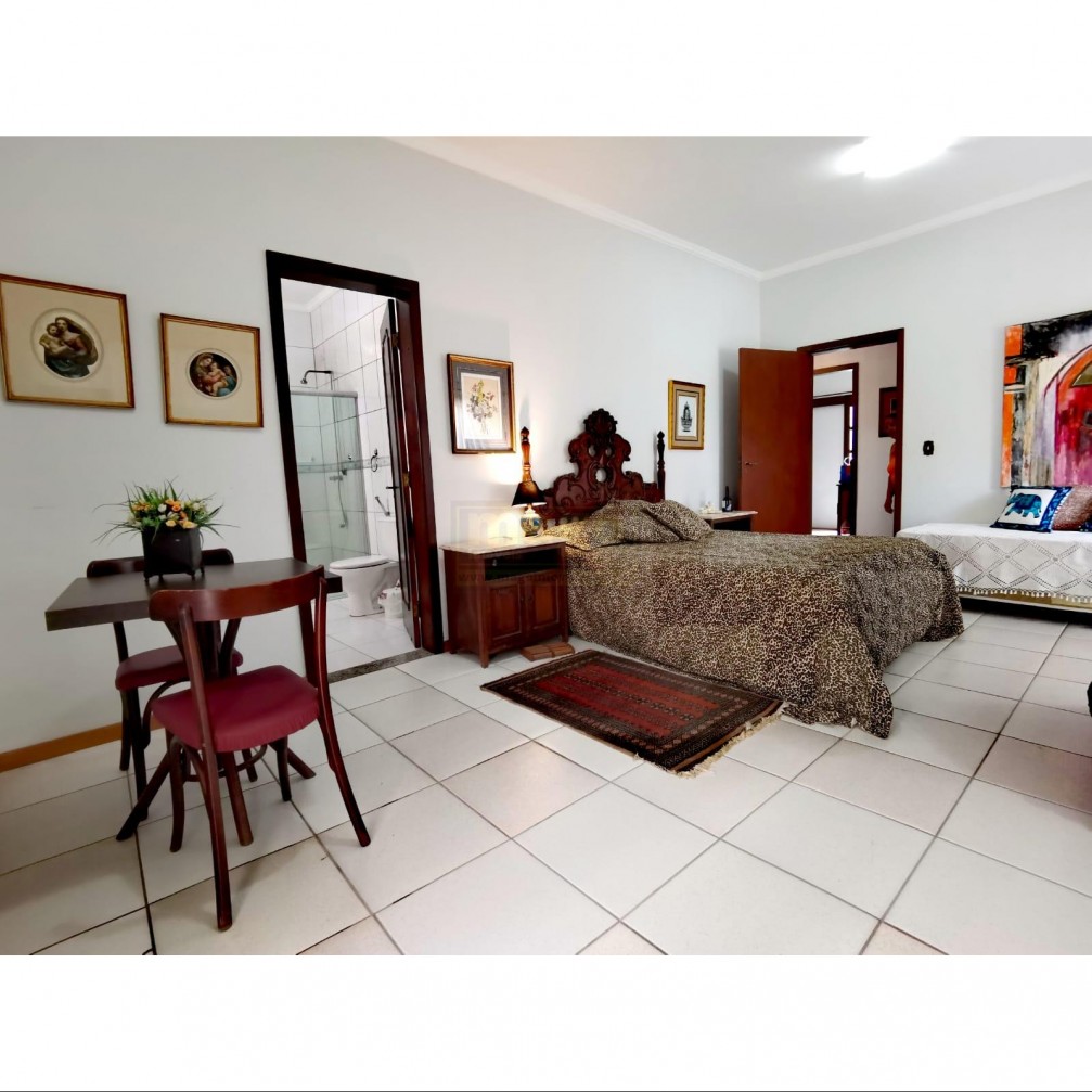 Casa em Taquaras com 5 suítes para venda