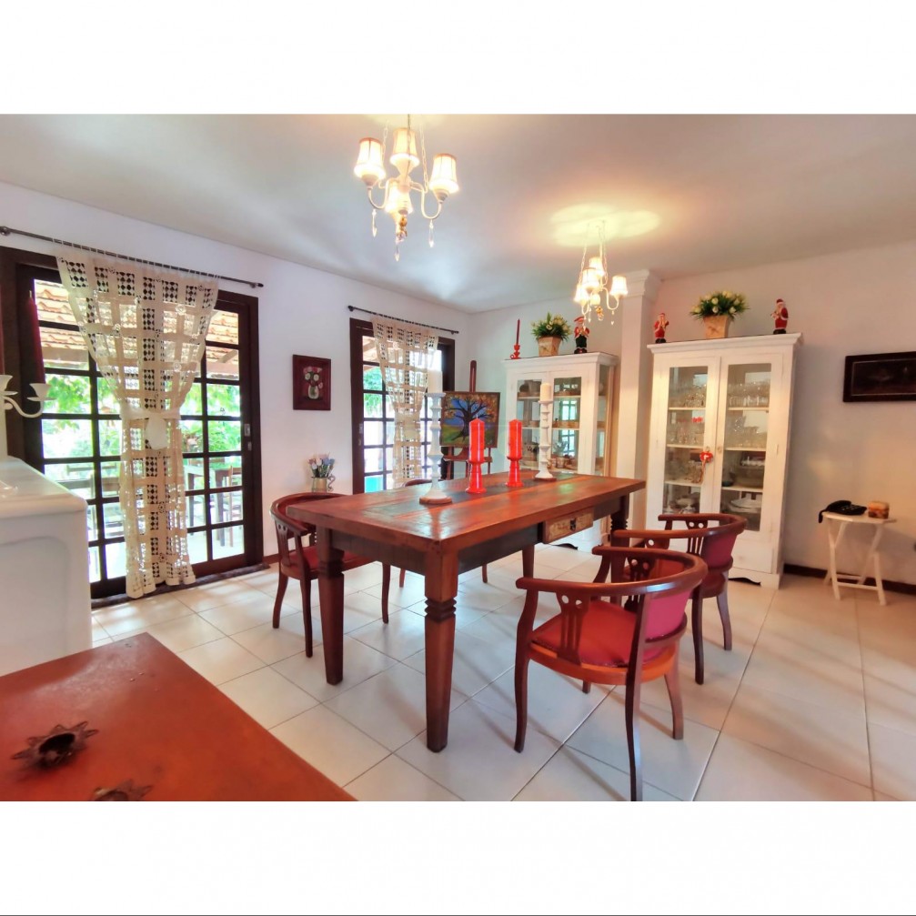 Casa em Taquaras com 5 suítes para venda