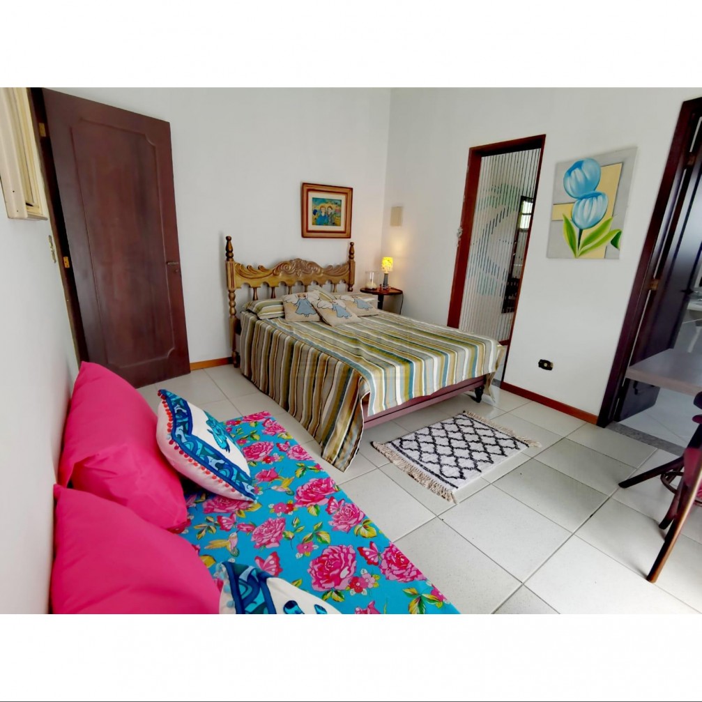 Casa em Taquaras com 5 suítes para venda