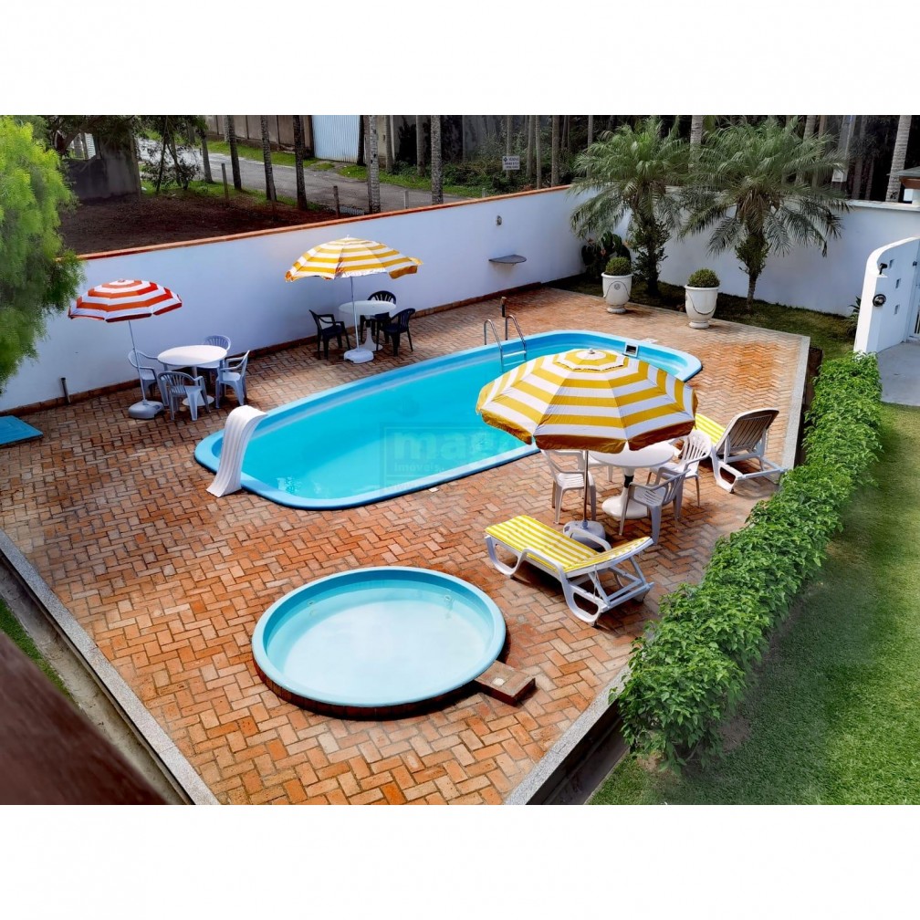 Casa em Taquaras com 5 suítes para venda