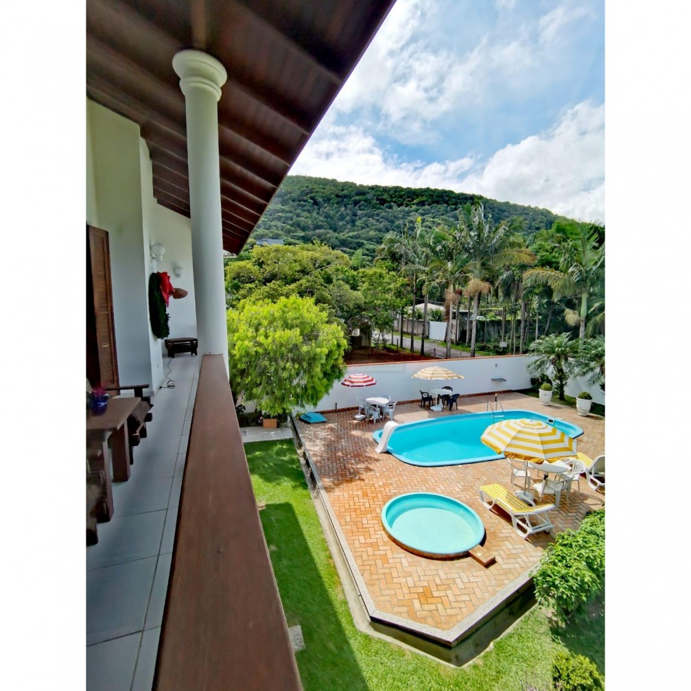 Casa em Taquaras com 5 suítes para venda