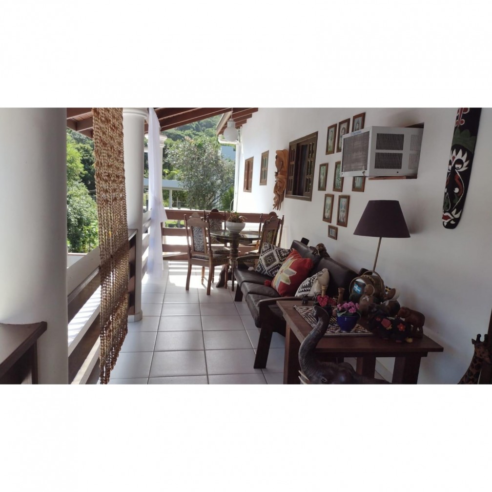 Casa em Taquaras com 5 suítes para venda