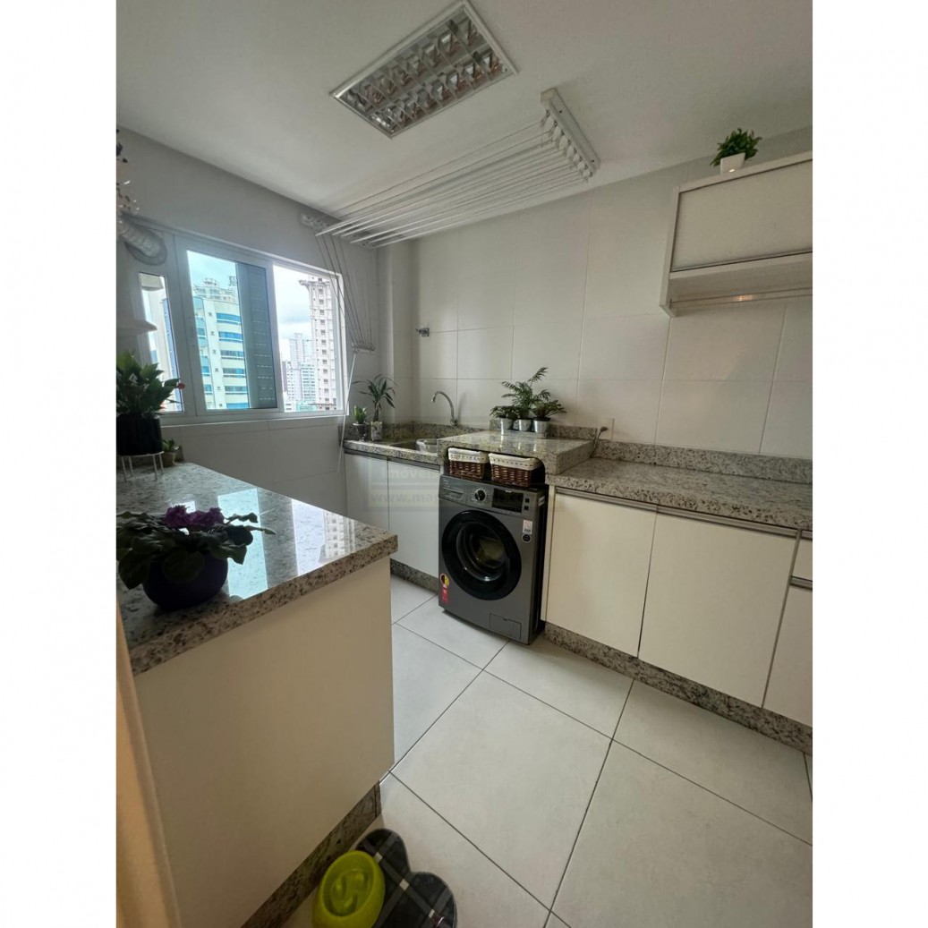 Apartamento mobiliado e decorado com suíte para venda 