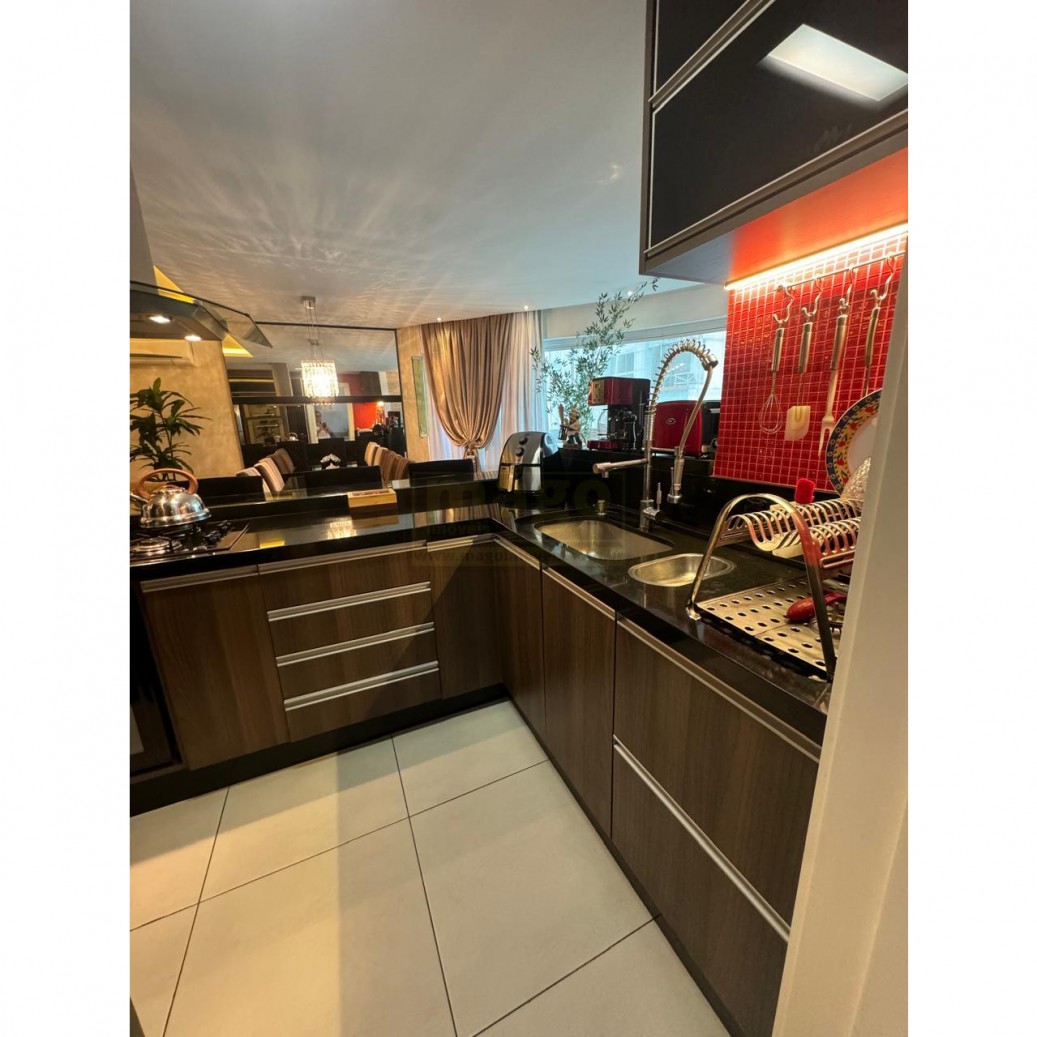 Apartamento mobiliado e decorado com suíte para venda 