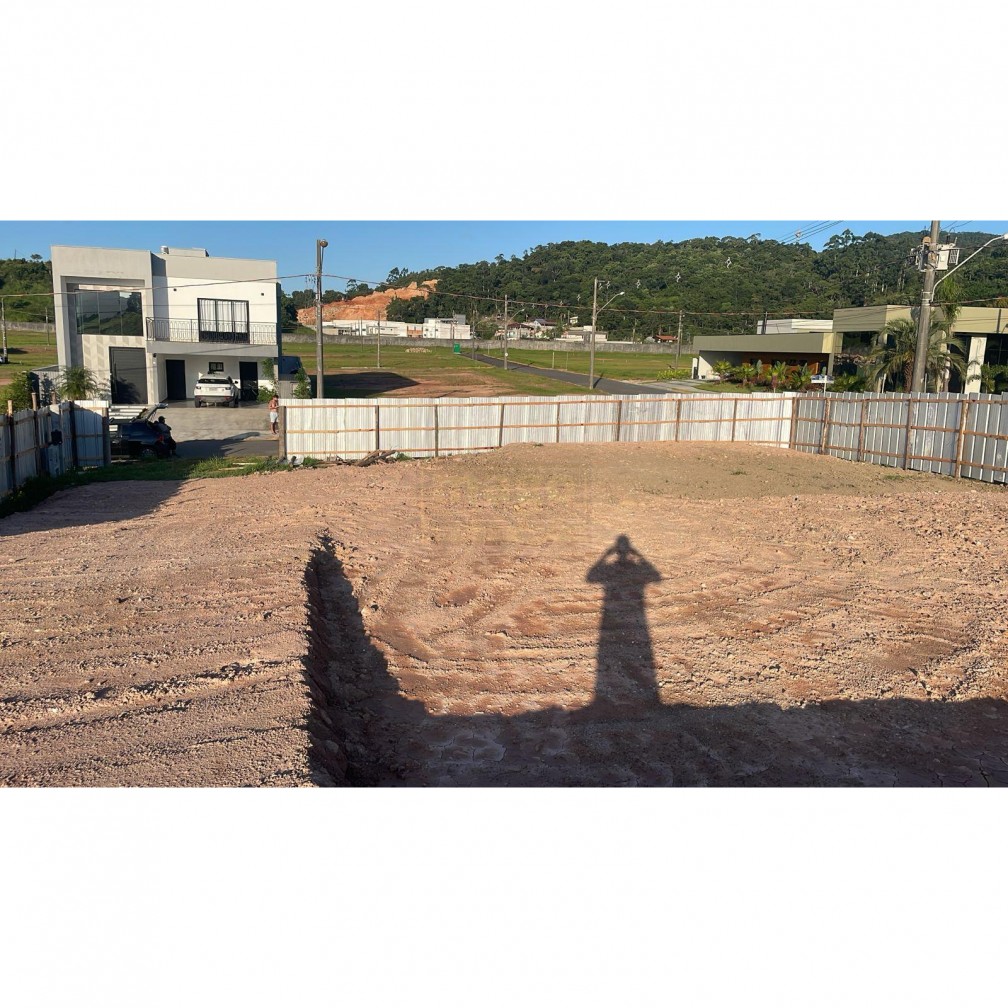 Terreno para Venda em Condomínio Fechado em Camboriú