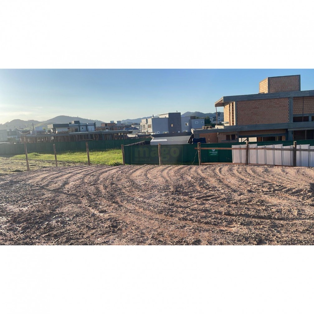 Terreno para Venda em Condomínio Fechado em Camboriú