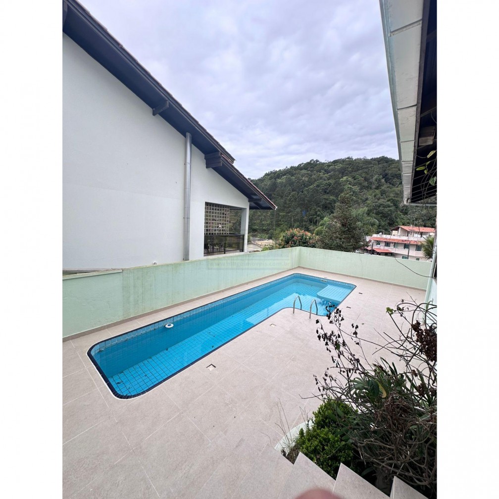 Casa para Locação Anual no bairro Ariribá em Balneário Camboriú