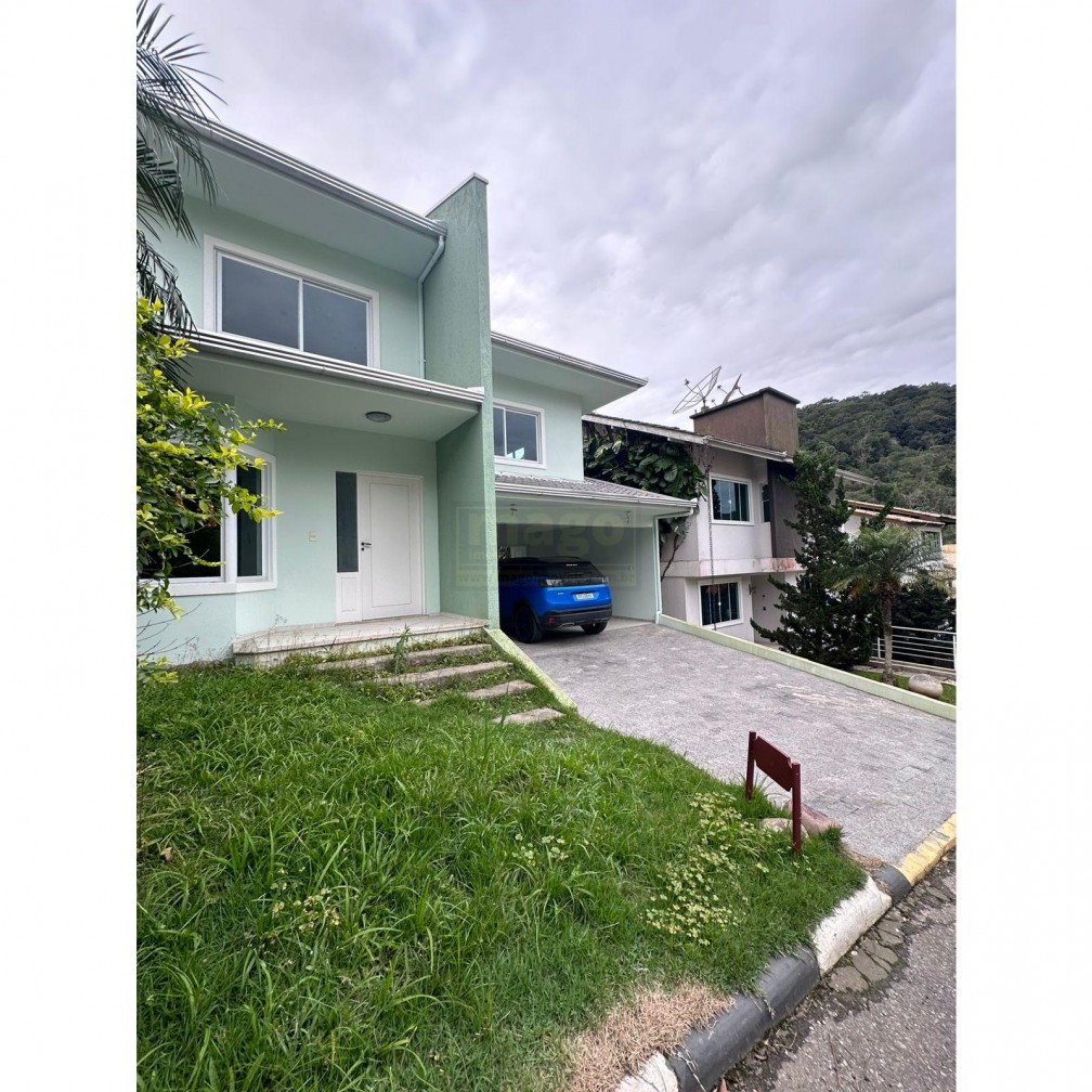 Casa para Locação Anual no bairro Ariribá em Balneário Camboriú
