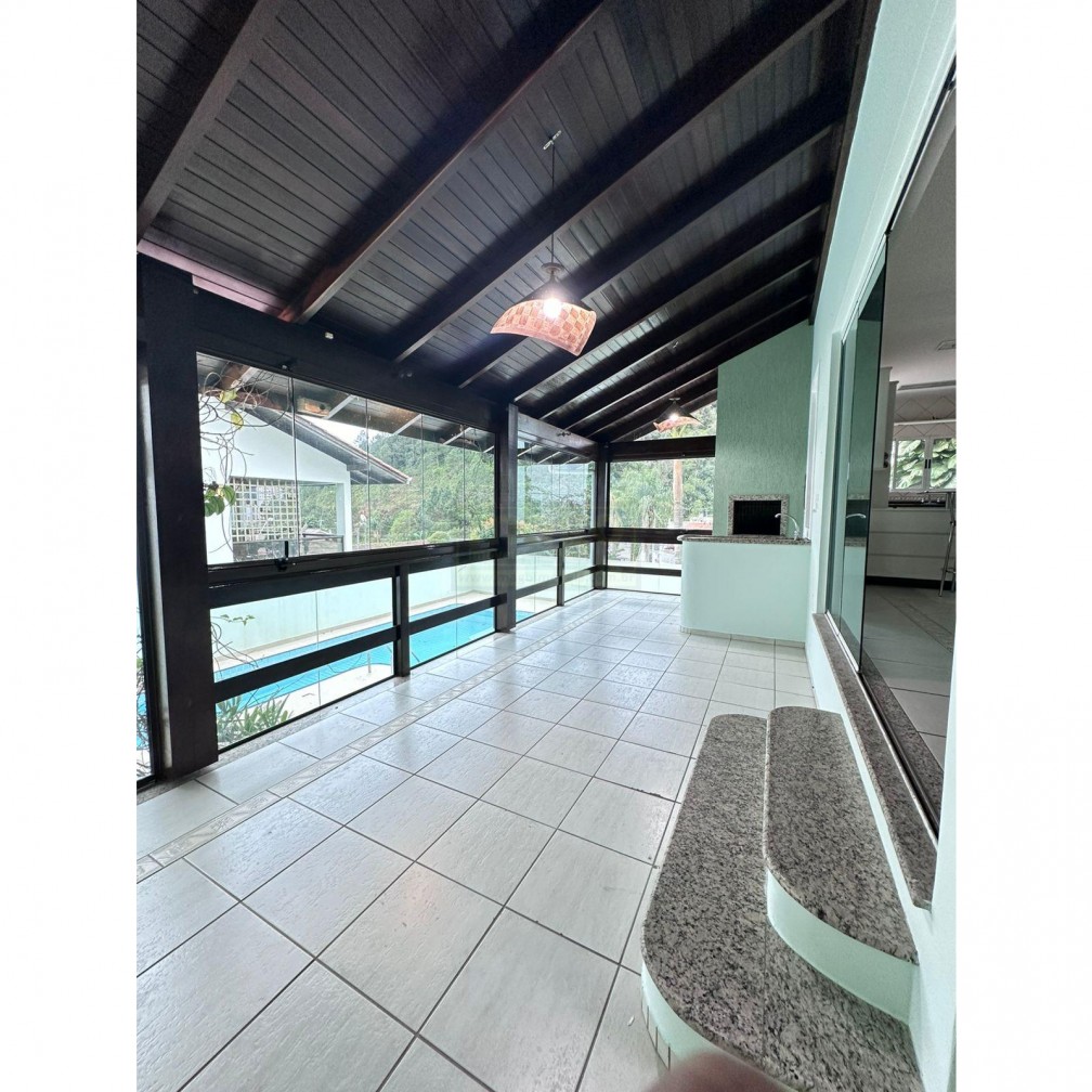 Casa para Locação Anual no bairro Ariribá em Balneário Camboriú