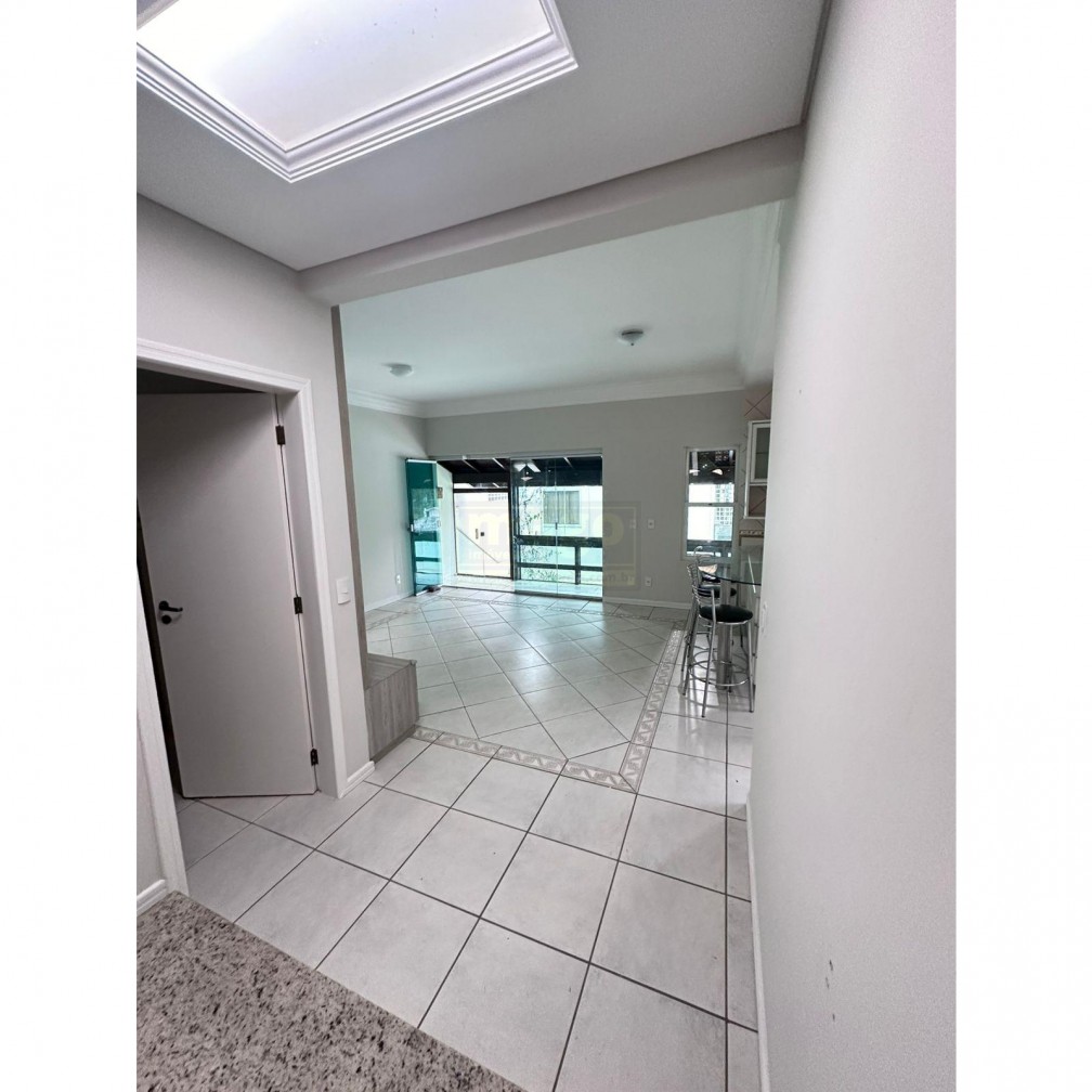 Casa para Locação Anual no bairro Ariribá em Balneário Camboriú