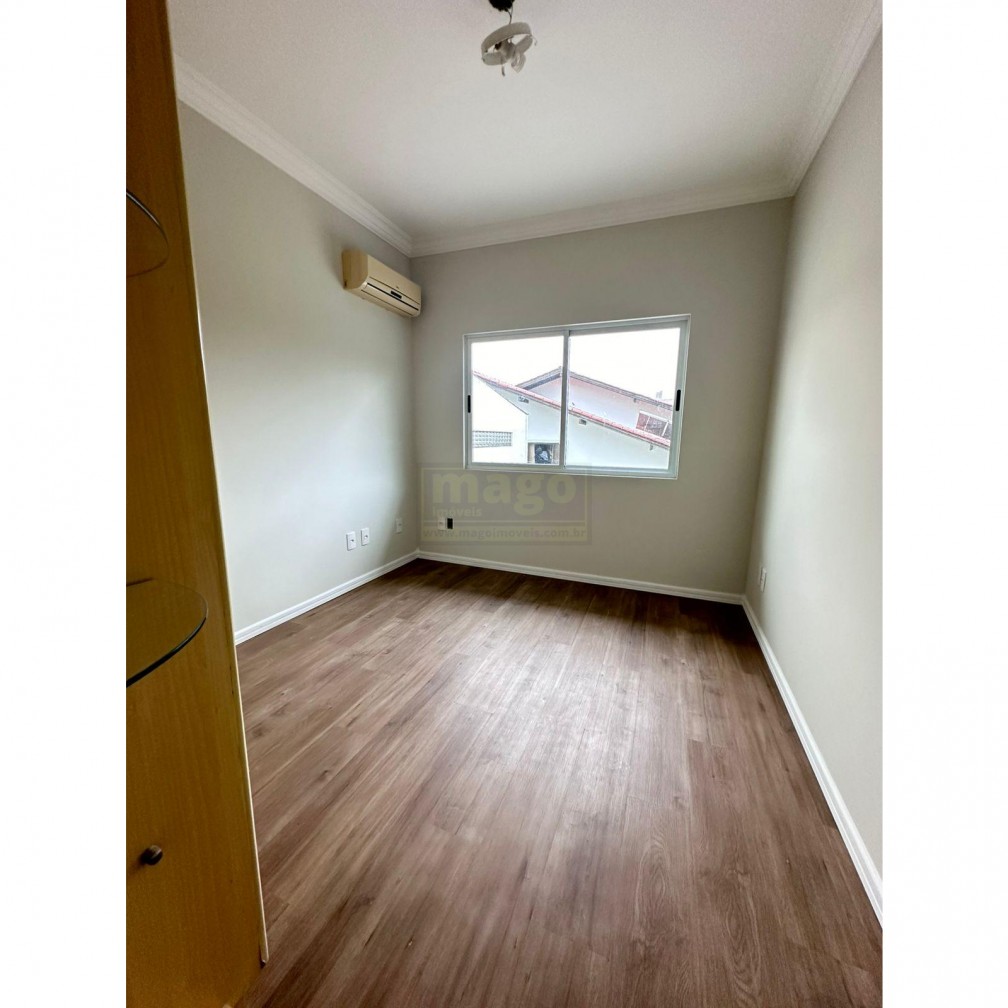 Casa para Locação Anual no bairro Ariribá em Balneário Camboriú