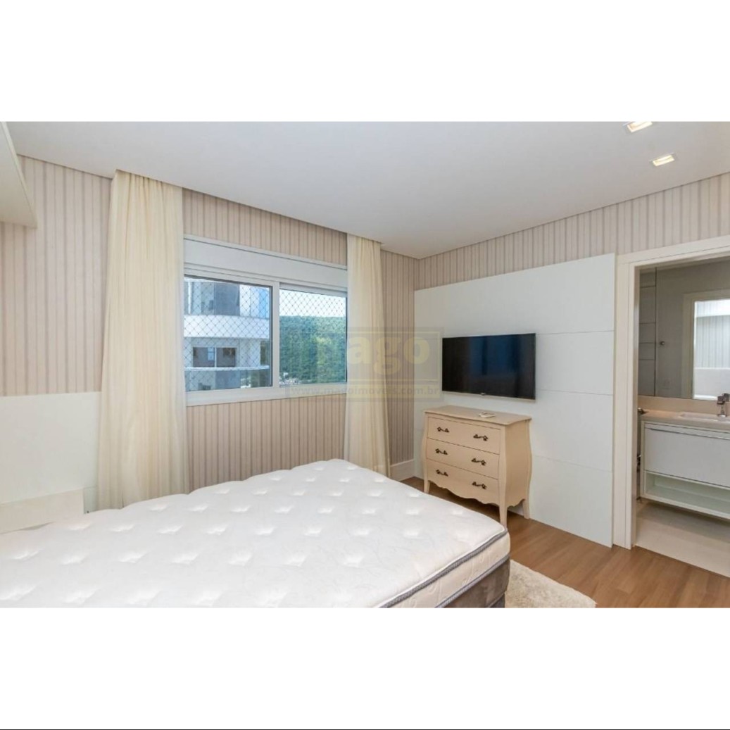 Apartamento com vista mar mobiliado e decorado com 4 vagas de garagem