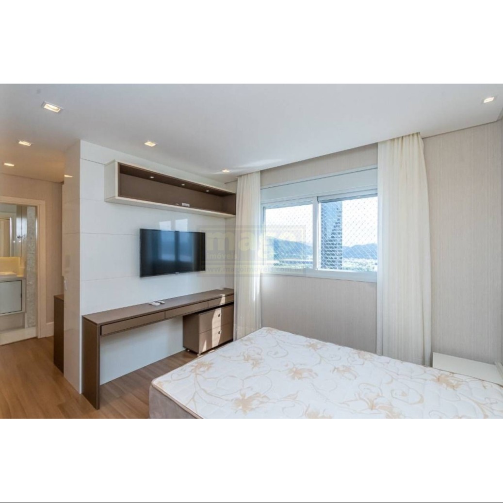 Apartamento com vista mar mobiliado e decorado com 4 vagas de garagem