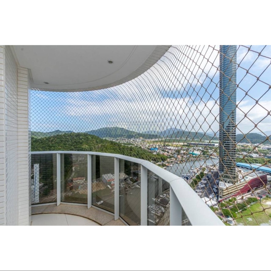 Apartamento com vista mar mobiliado e decorado com 4 vagas de garagem