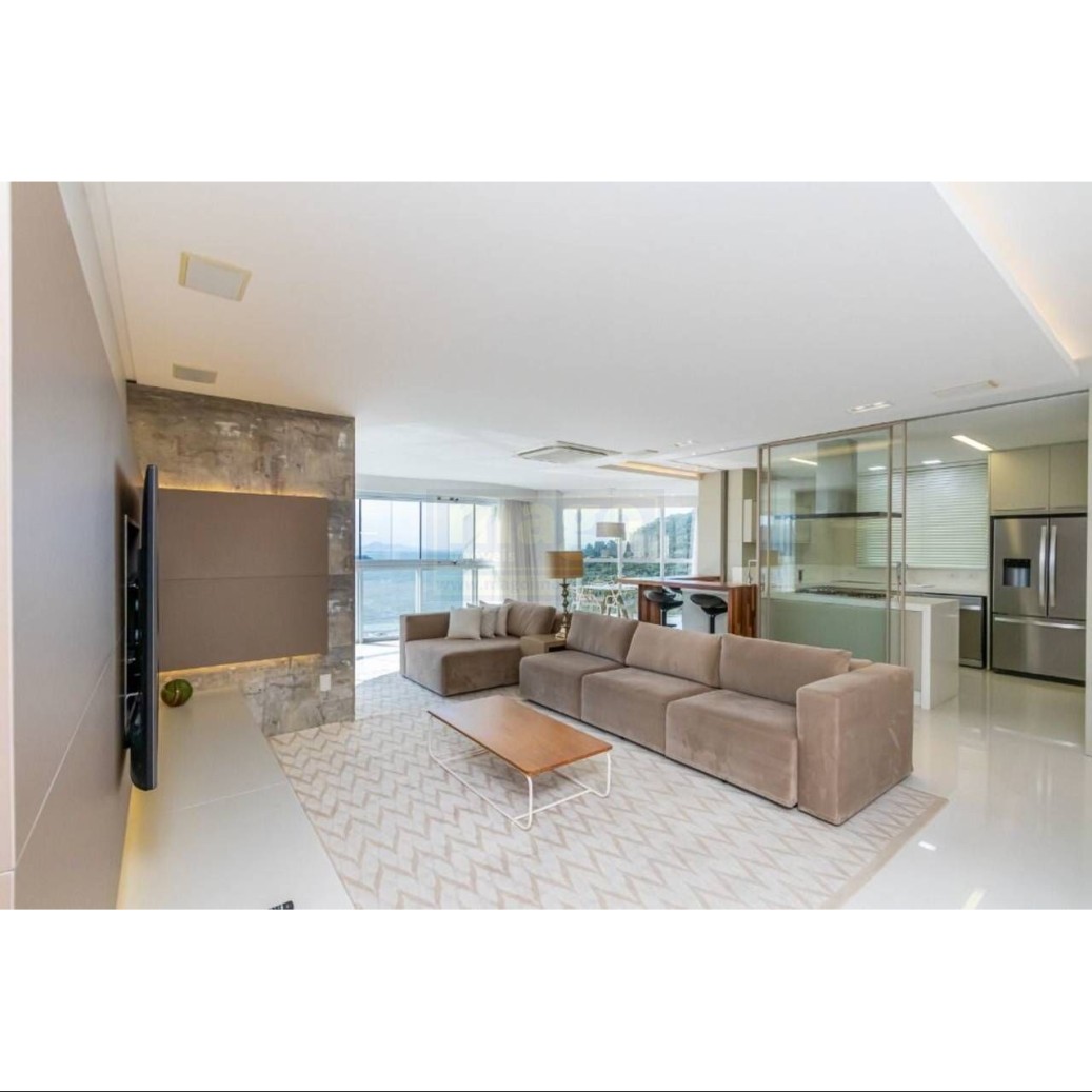 Apartamento com vista mar mobiliado e decorado com 4 vagas de garagem