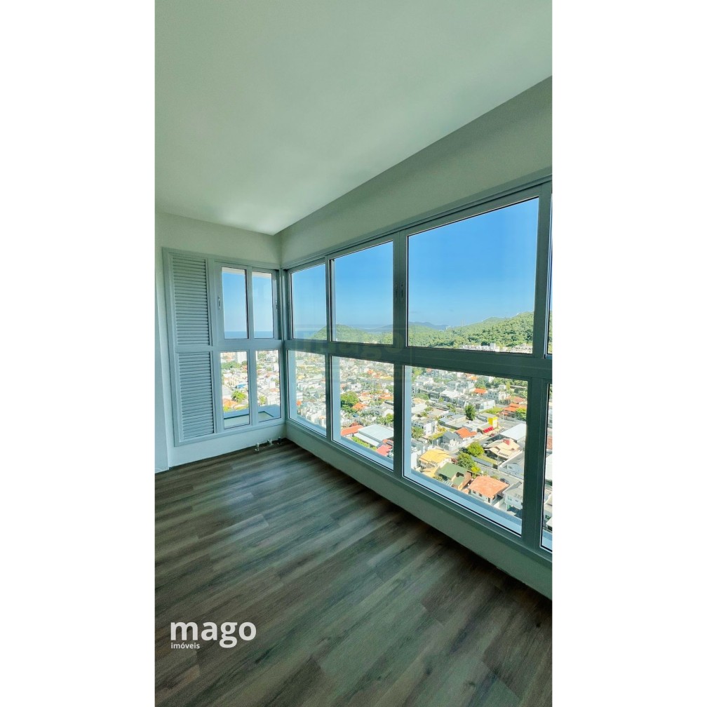 Apartamento para venda na Praia Brava com duas vagas de garagem