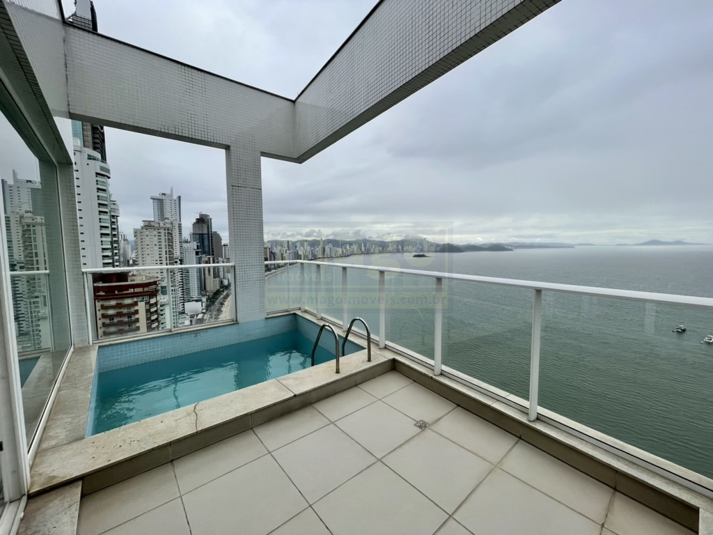 Triplex Frente Mar com 7 suítes em Balneário Camboriú