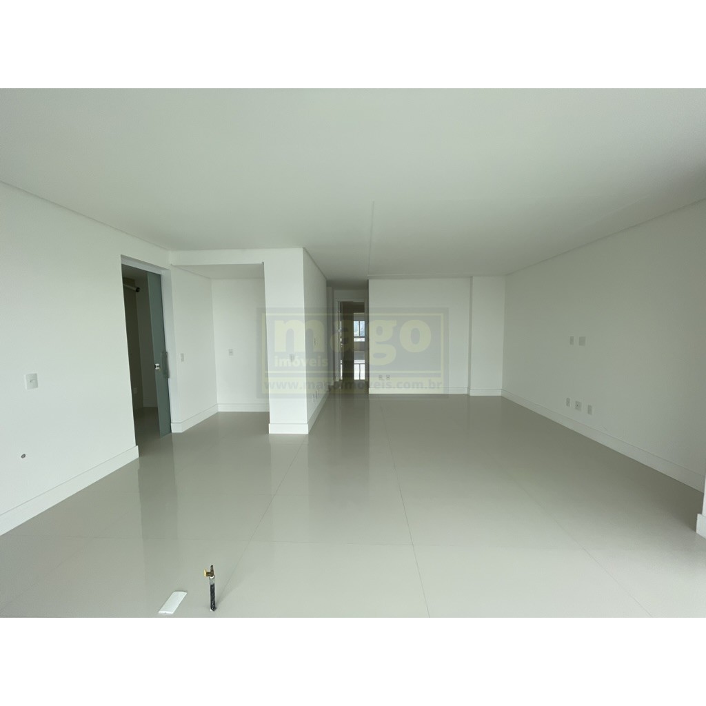 Triplex Frente Mar com 7 suítes em Balneário Camboriú
