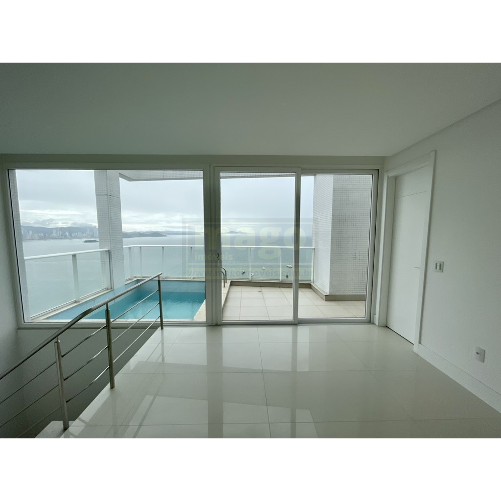 Triplex Frente Mar com 7 suítes em Balneário Camboriú