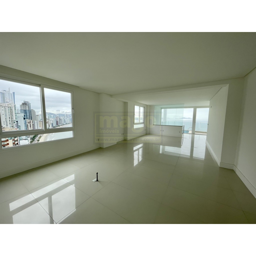 Triplex Frente Mar com 7 suítes em Balneário Camboriú