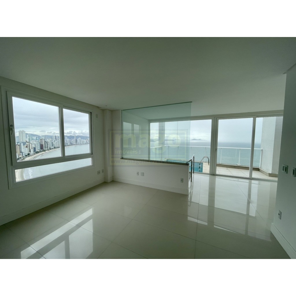 Triplex Frente Mar com 7 suítes em Balneário Camboriú