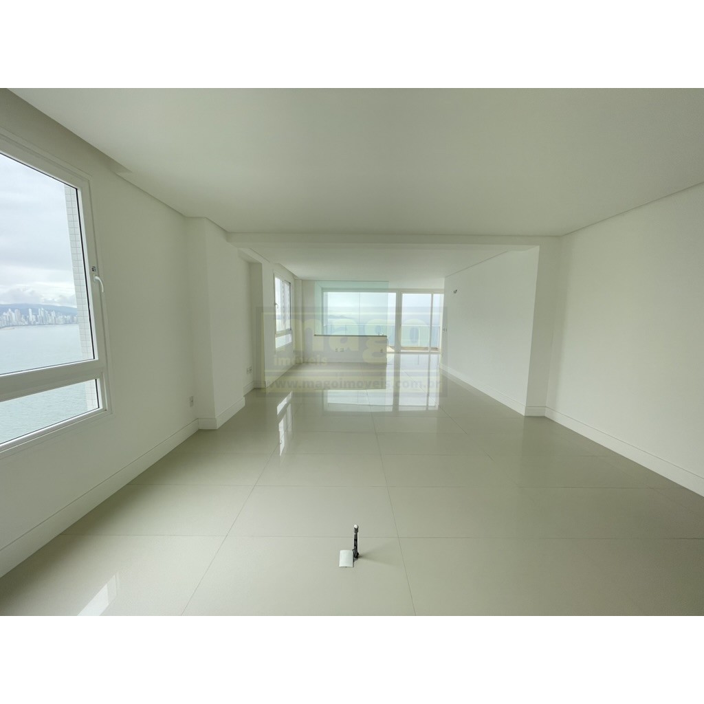 Triplex Frente Mar com 7 suítes em Balneário Camboriú