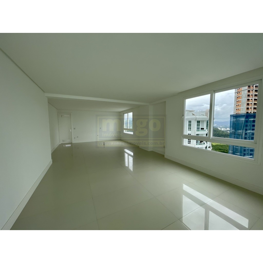 Triplex Frente Mar com 7 suítes em Balneário Camboriú
