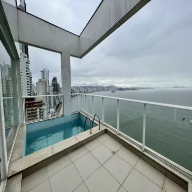 Triplex Frente Mar com 7 suítes em Balneário Camboriú