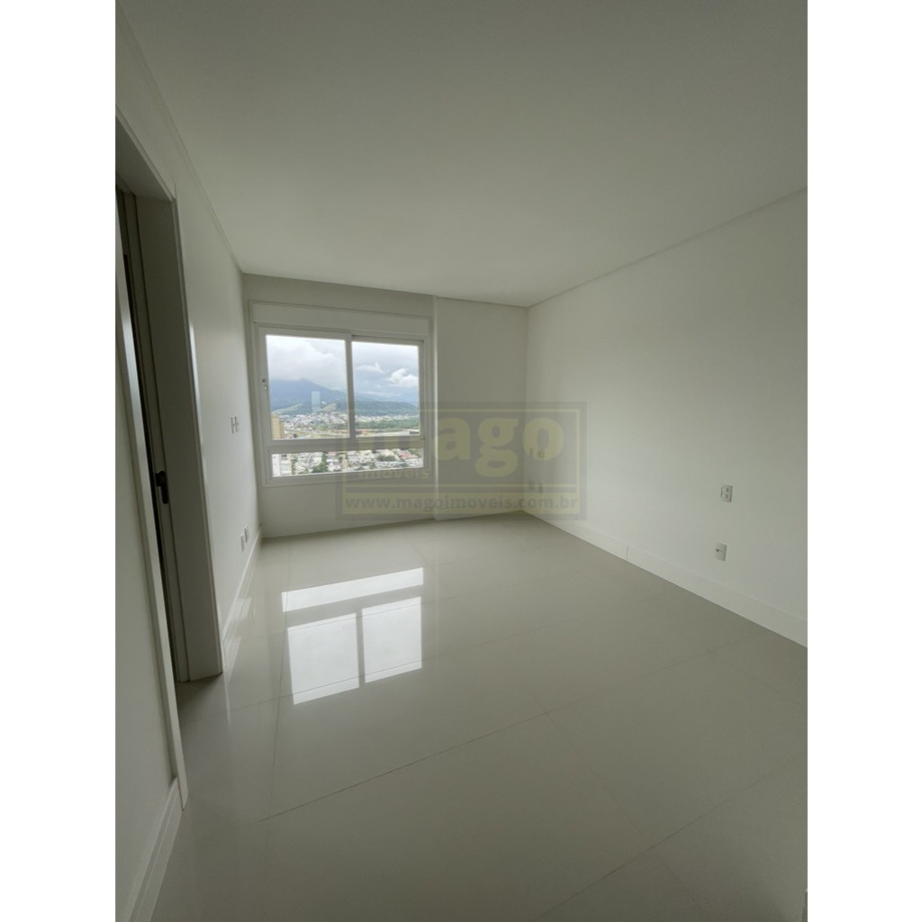 Triplex Frente Mar com 7 suítes em Balneário Camboriú