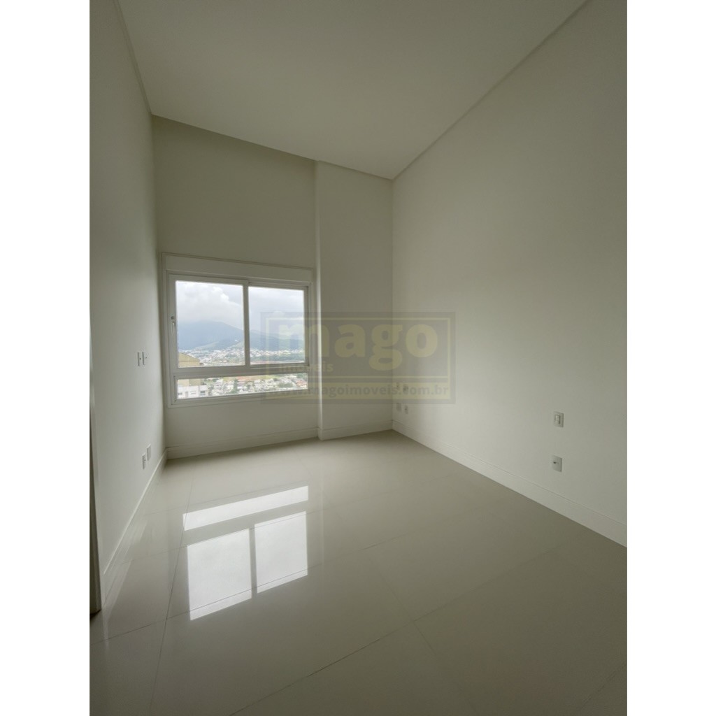 Triplex Frente Mar com 7 suítes em Balneário Camboriú
