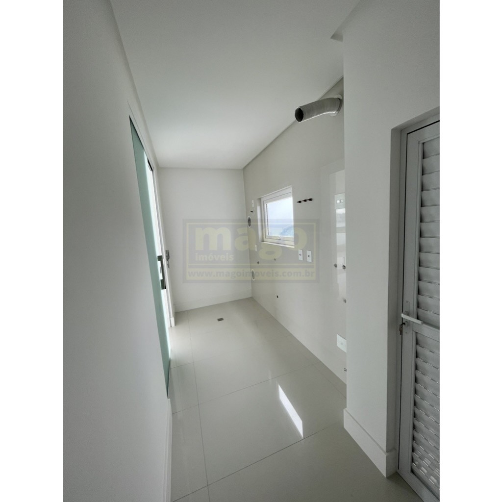 Triplex Frente Mar com 7 suítes em Balneário Camboriú