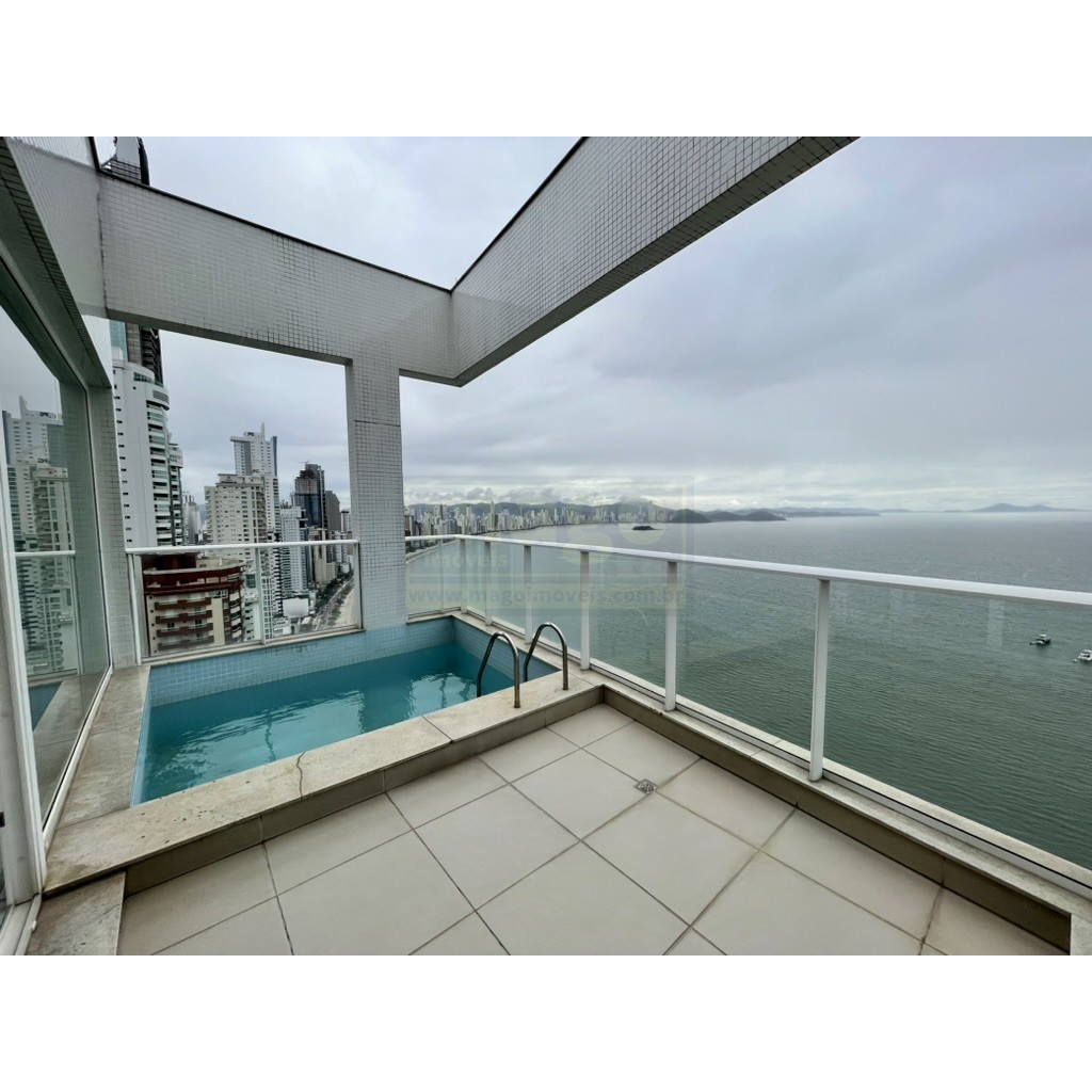 Triplex Frente Mar com 7 suítes em Balneário Camboriú