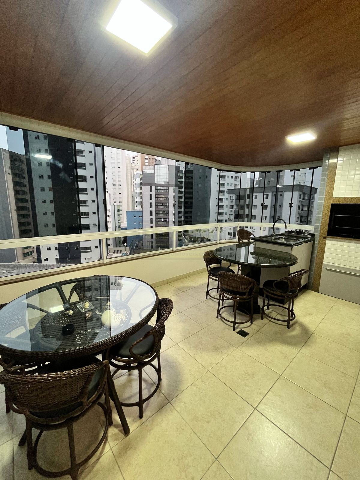Apartamento 3 suítes para venda no bairro Barra Sul em Balneário Camboriú