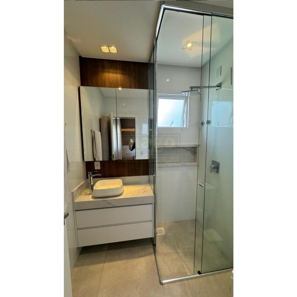 Apartamento para Venda no bairro Meia Praia em Itapema