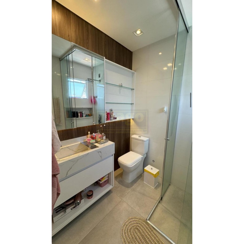 Apartamento para Venda no bairro Meia Praia em Itapema
