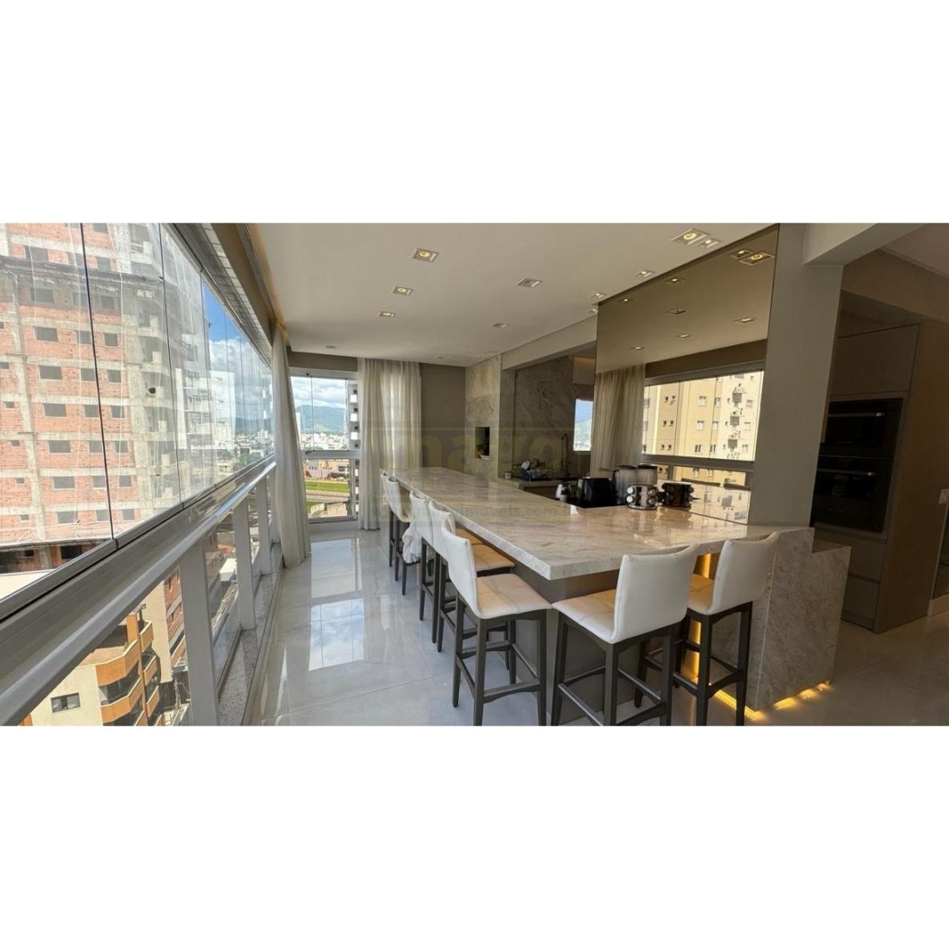 Apartamento para Venda no bairro Meia Praia em Itapema