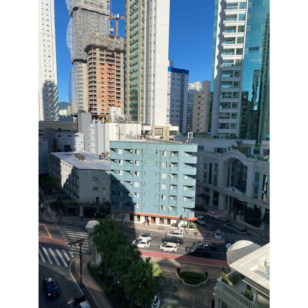Apartamento quadra mar com 2 vagas de garagem 