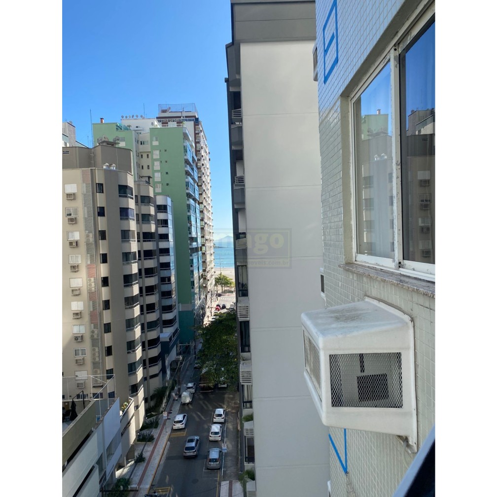 Apartamento quadra mar com 2 vagas de garagem 