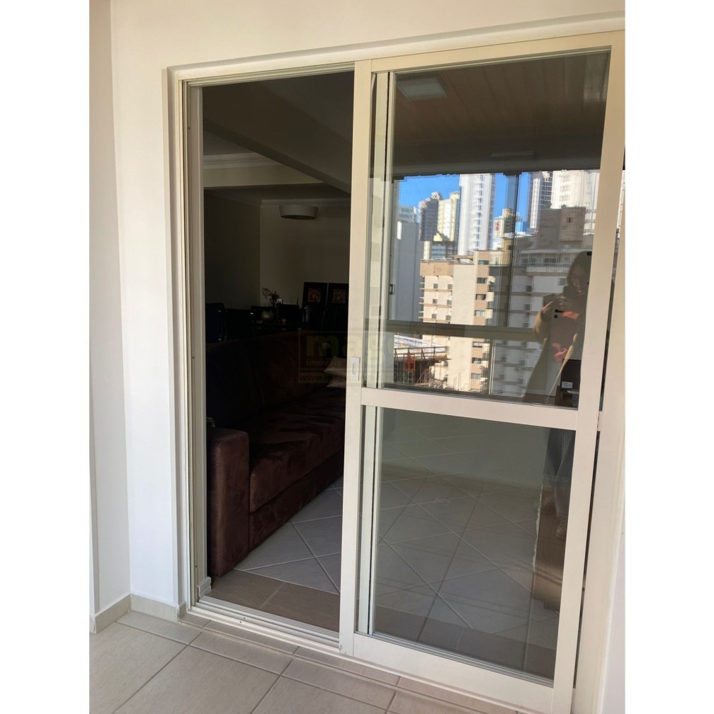 Apartamento quadra mar com 2 vagas de garagem 