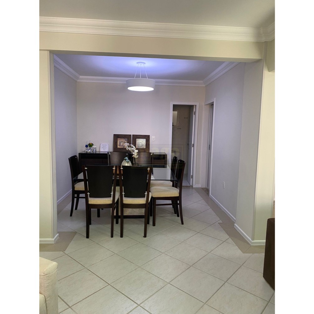 Apartamento quadra mar com 2 vagas de garagem 