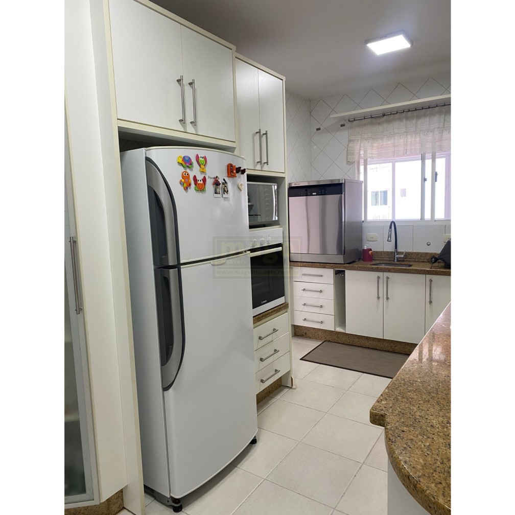 Apartamento quadra mar com 2 vagas de garagem 