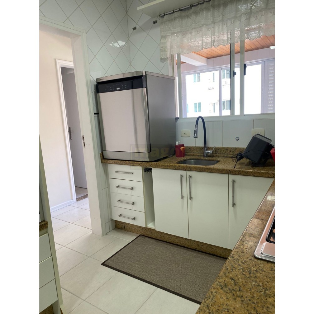 Apartamento quadra mar com 2 vagas de garagem 