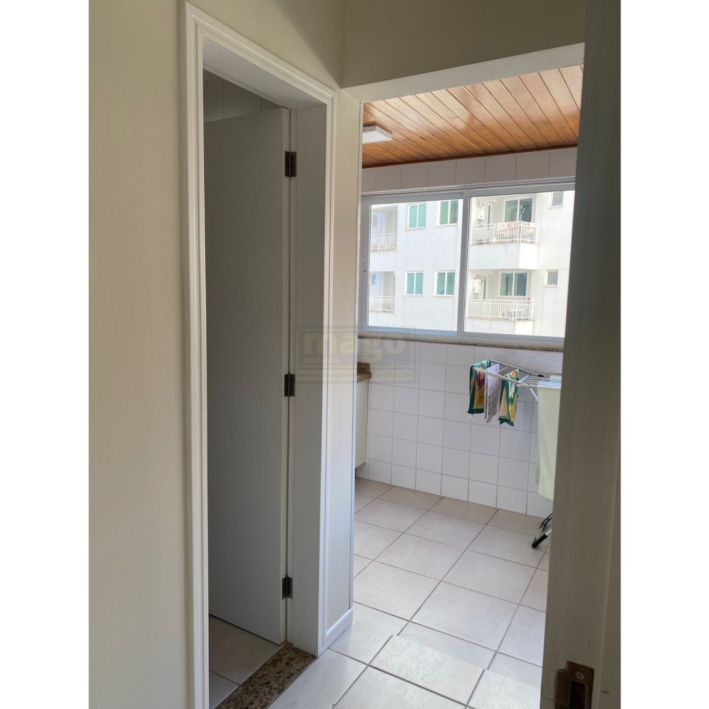 Apartamento quadra mar com 2 vagas de garagem 