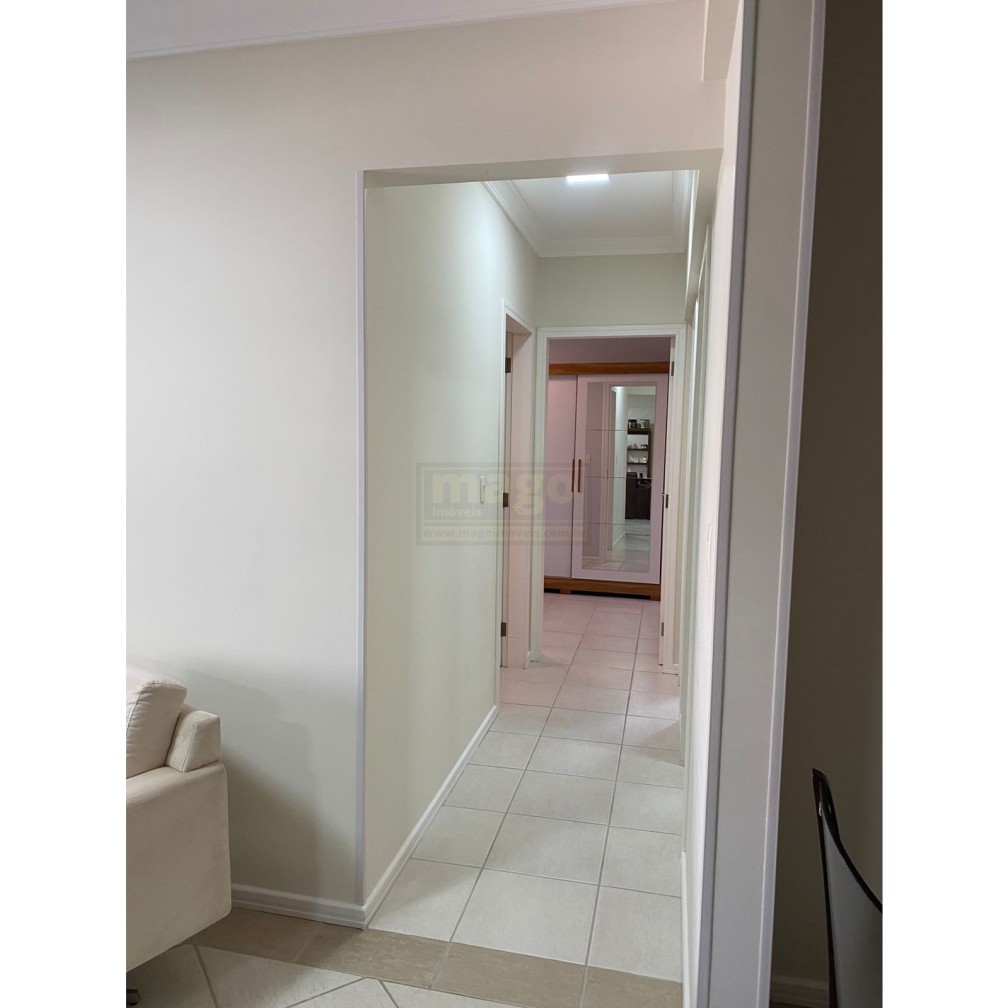 Apartamento quadra mar com 2 vagas de garagem 
