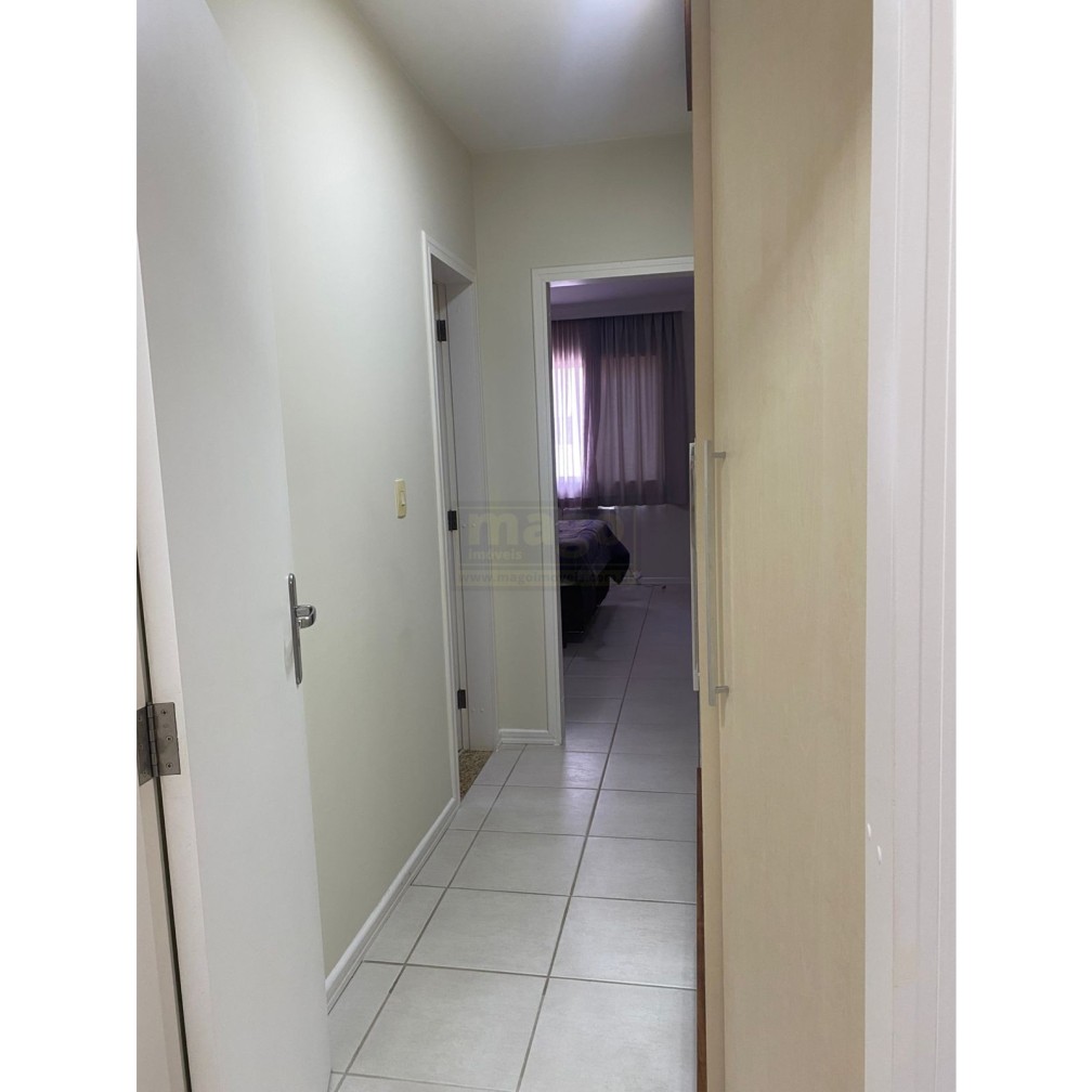 Apartamento quadra mar com 2 vagas de garagem 