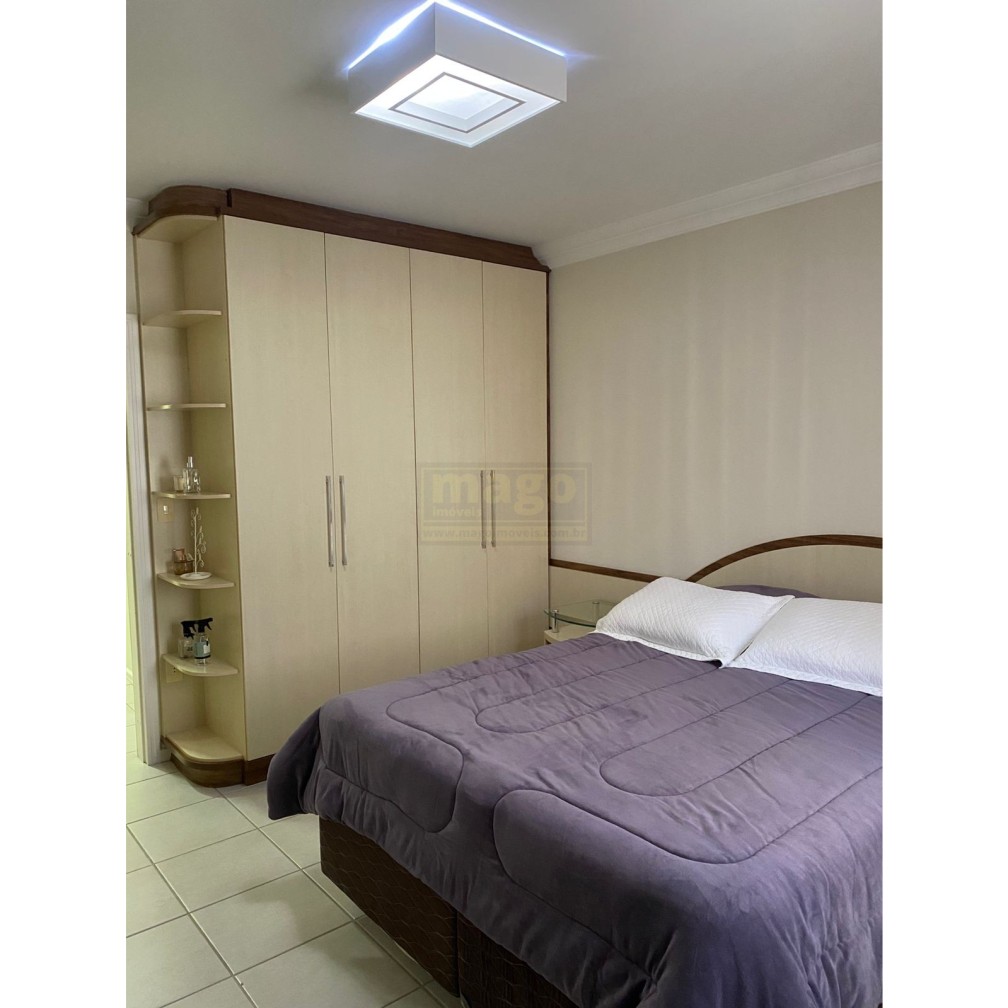 Apartamento quadra mar com 2 vagas de garagem 