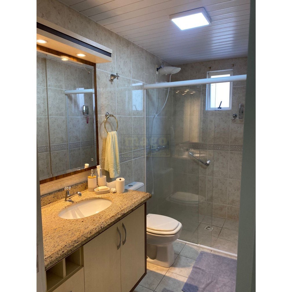 Apartamento quadra mar com 2 vagas de garagem 