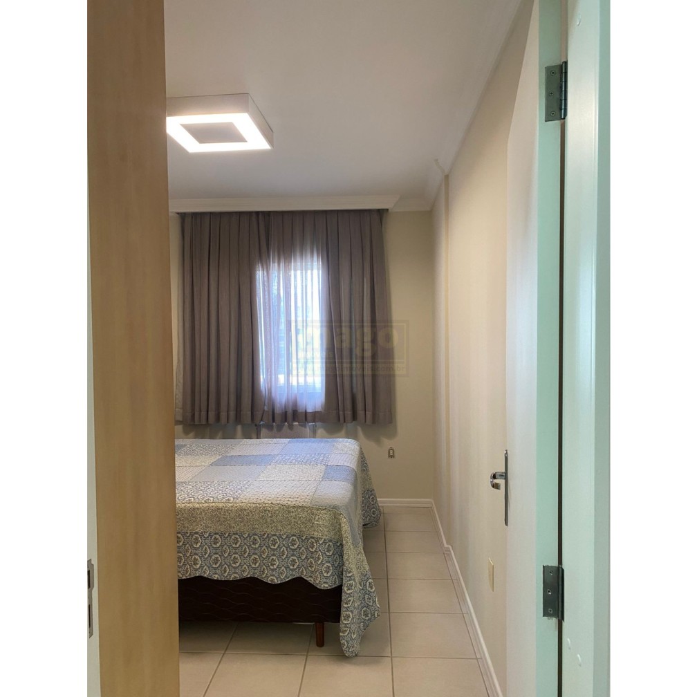 Apartamento quadra mar com 2 vagas de garagem 