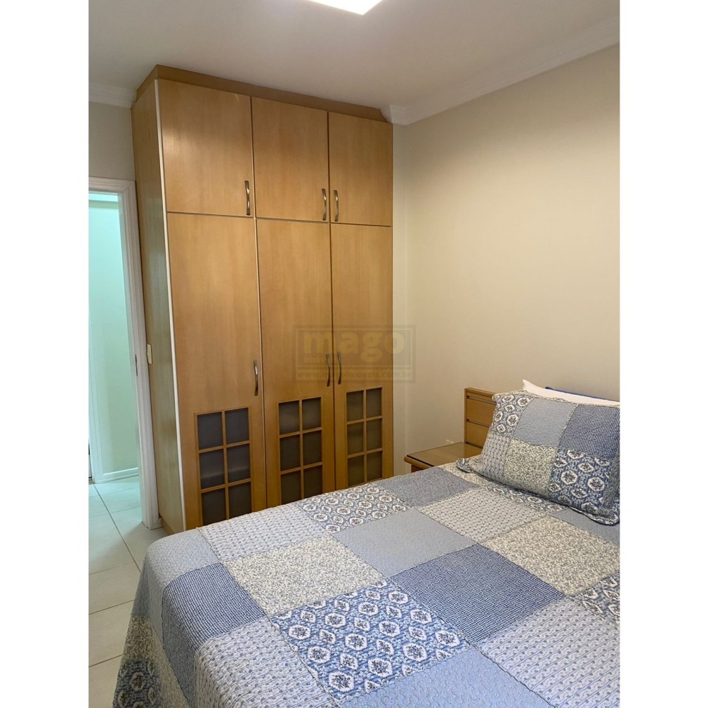 Apartamento quadra mar com 2 vagas de garagem 