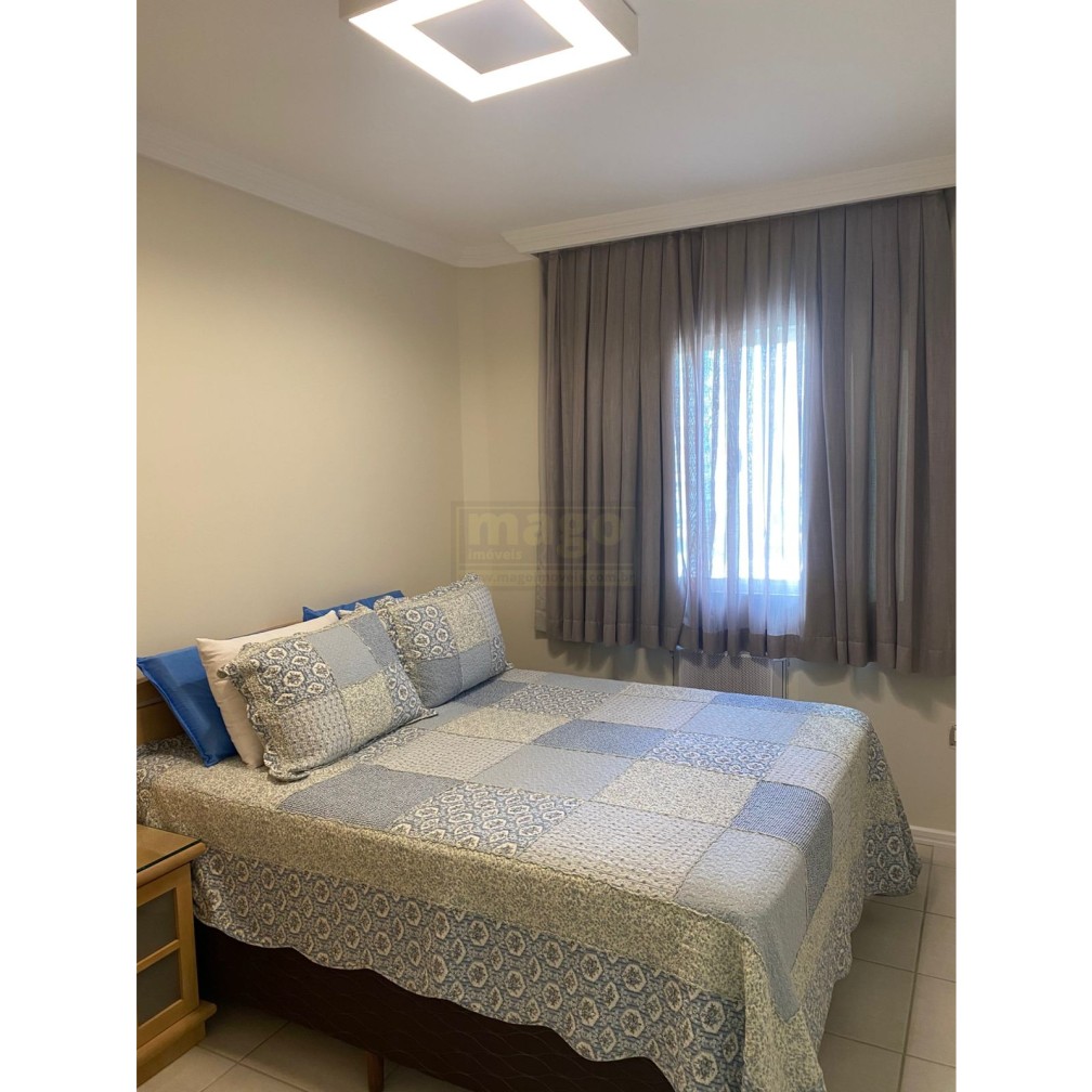 Apartamento quadra mar com 2 vagas de garagem 